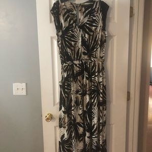 Long dress with cap sleeves and pockets